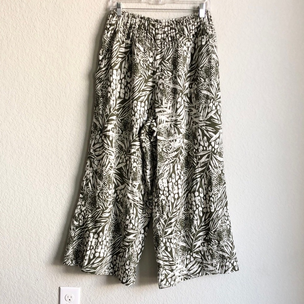 Tahari Linen Blend Smocked Waist Pull On Pants Wide Leg Green Tropical Print
